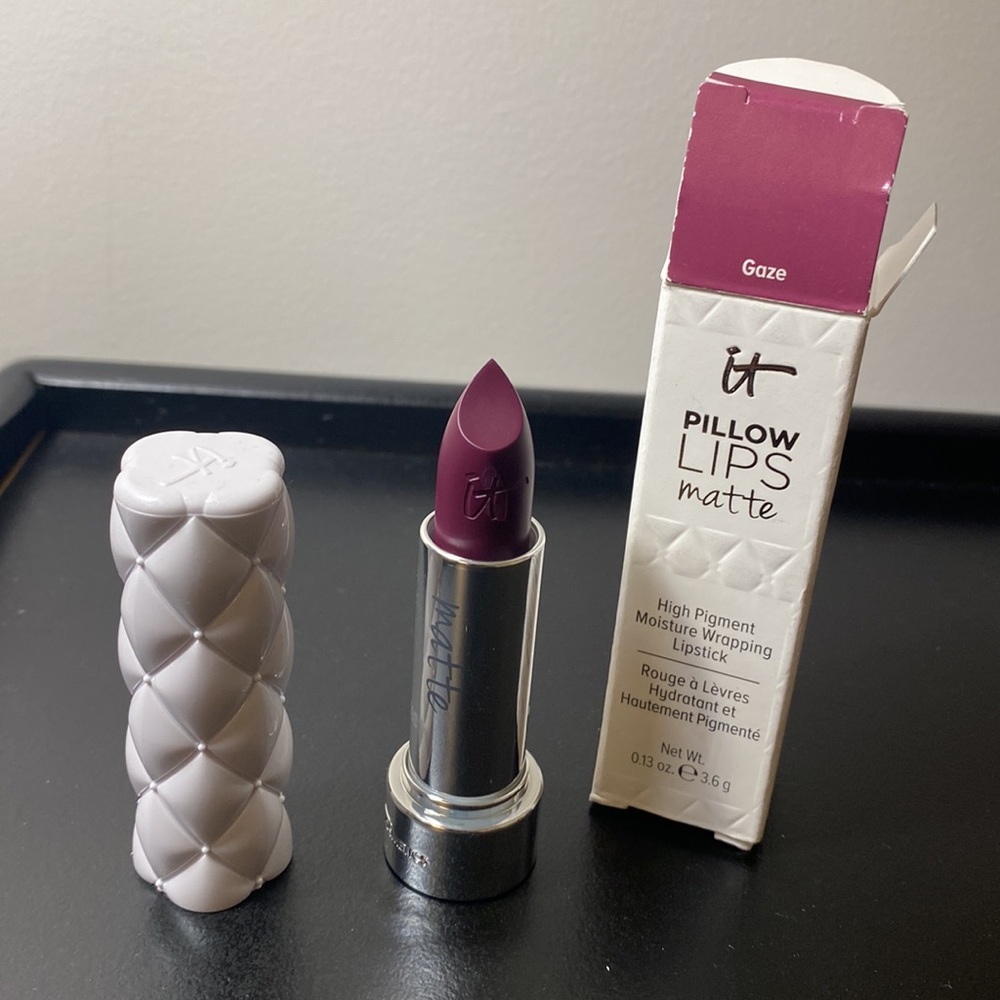 IT Cosmetics Pillow Lips Matte Lipstick in GAZE